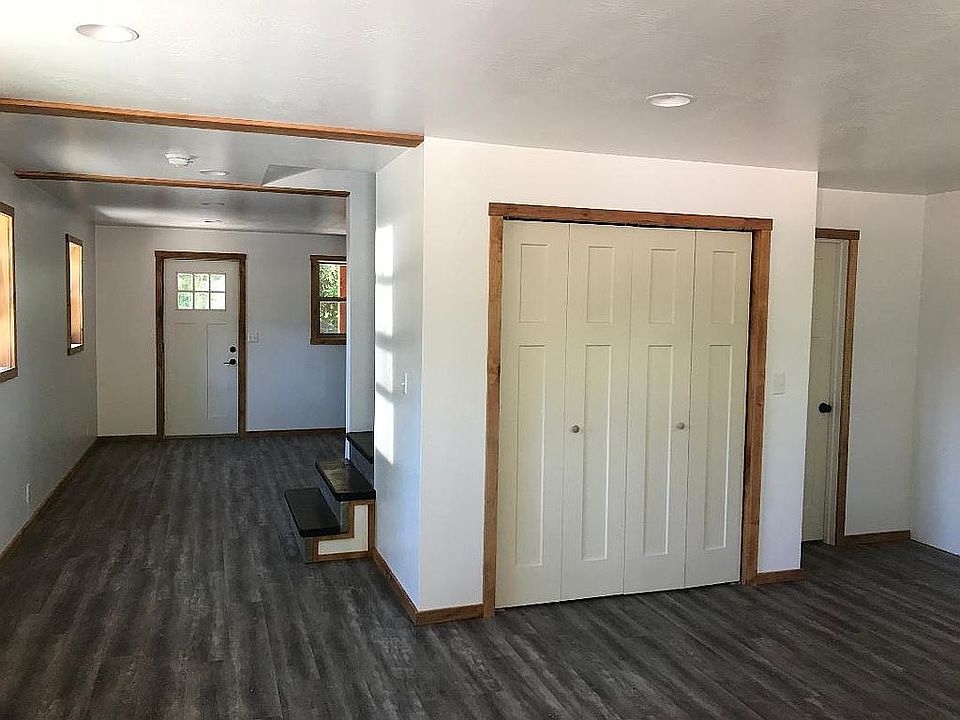 2nd image of 925 12th St