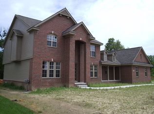 3476 Castlewood Ct, Wixom, MI 48393