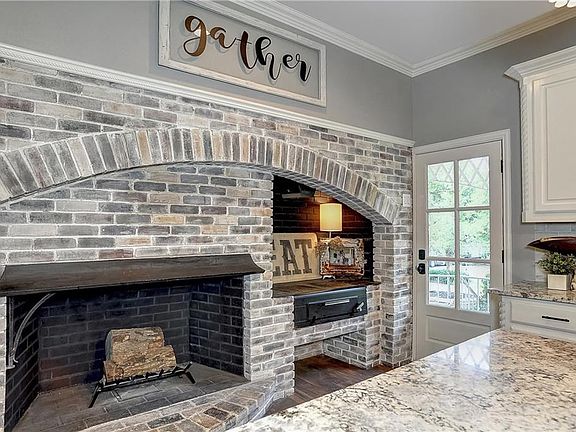 4th image of 885 Lakecrest Dr