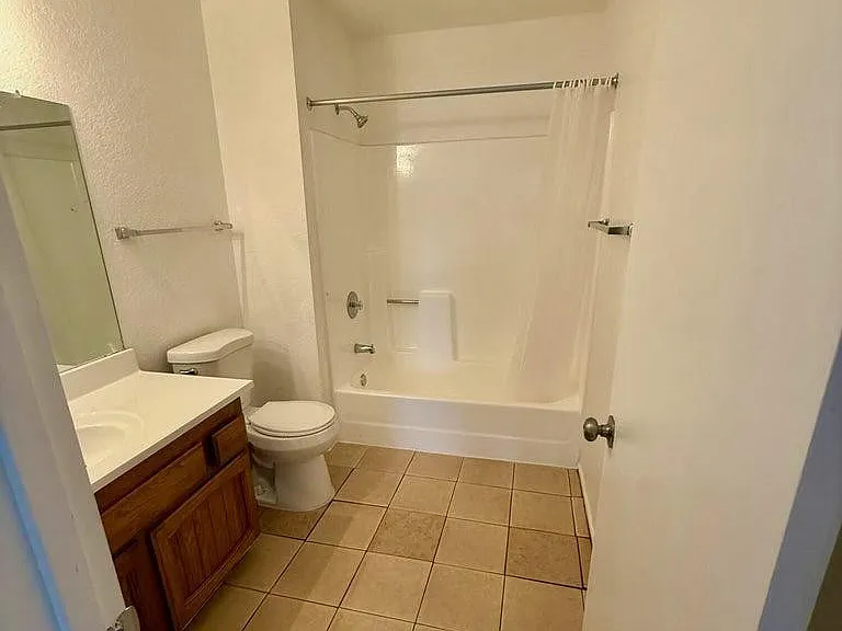 1510 E 26th Ln #2 — Photo 8