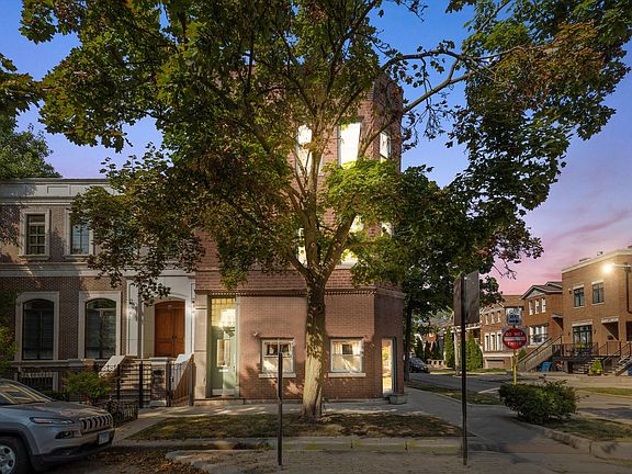 2nd image of 1818 W Wellington Ave #3F