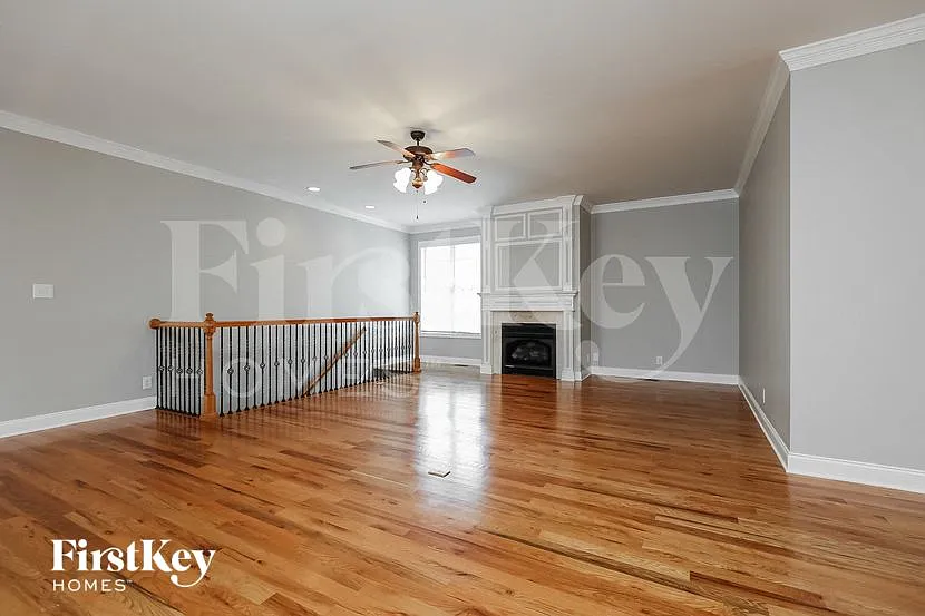 3 bed, 2.0 bath, 2020 sqft, $1,860 — Photo 2