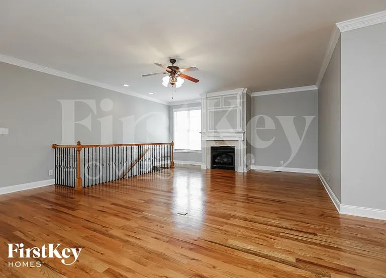 720 Courtland Ave — Photo 2