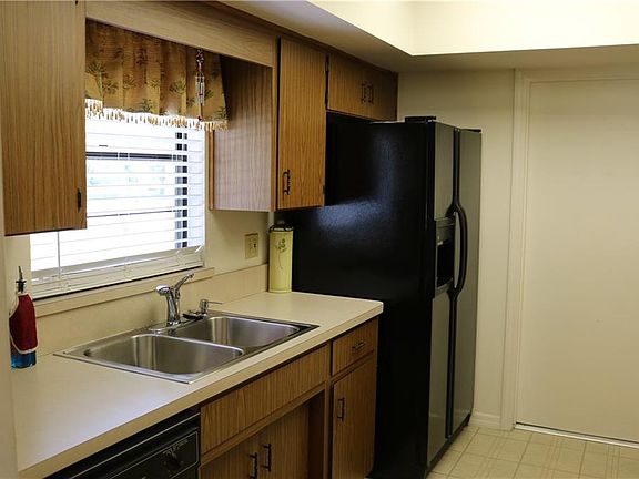 2nd image of 3828 Garnet Dr