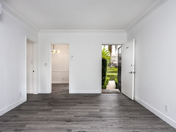 4th image of 5140 Clinton St #5136