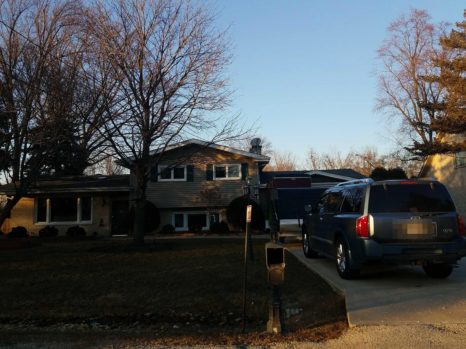 22W274 Temple Dr photo 1