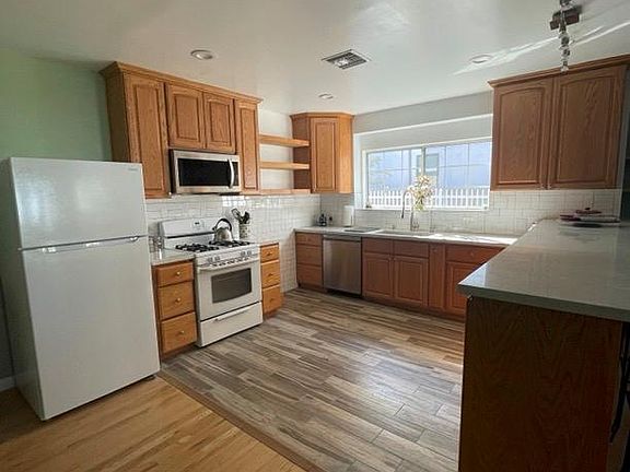 5th image of 2625 Greenfield Ave