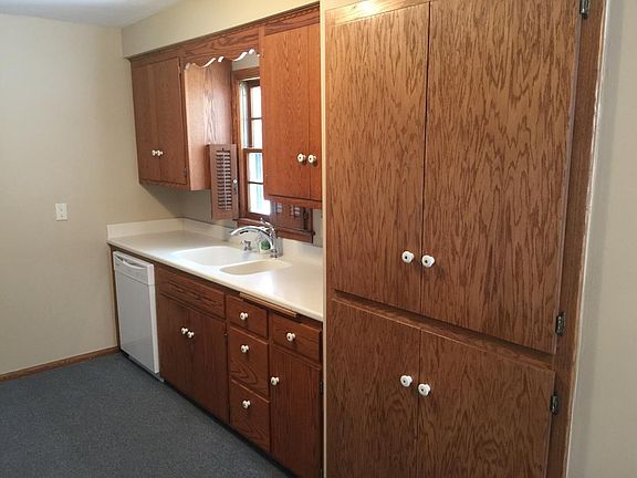 Kitchen, now has hardwood floor