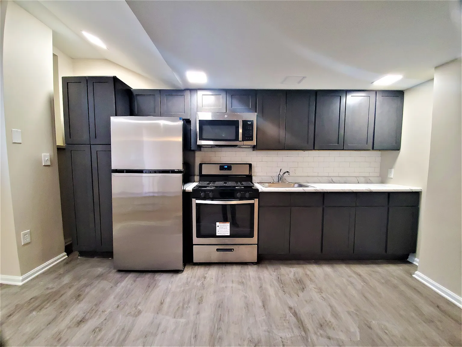 1 bed, 900 sqft, $1,675 — Photo 1