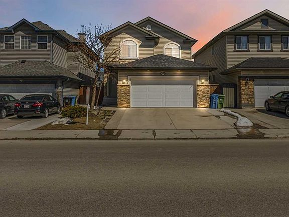 2nd image of 19 Saddleland Dr W