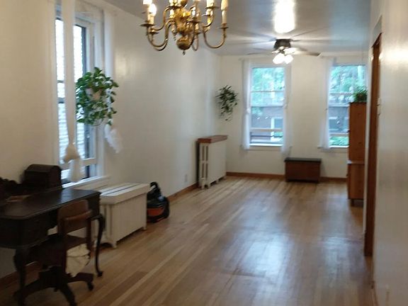 2nd image of 3222 N Leavitt St