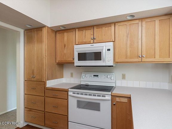 3rd image of 480 Kentshire Dr