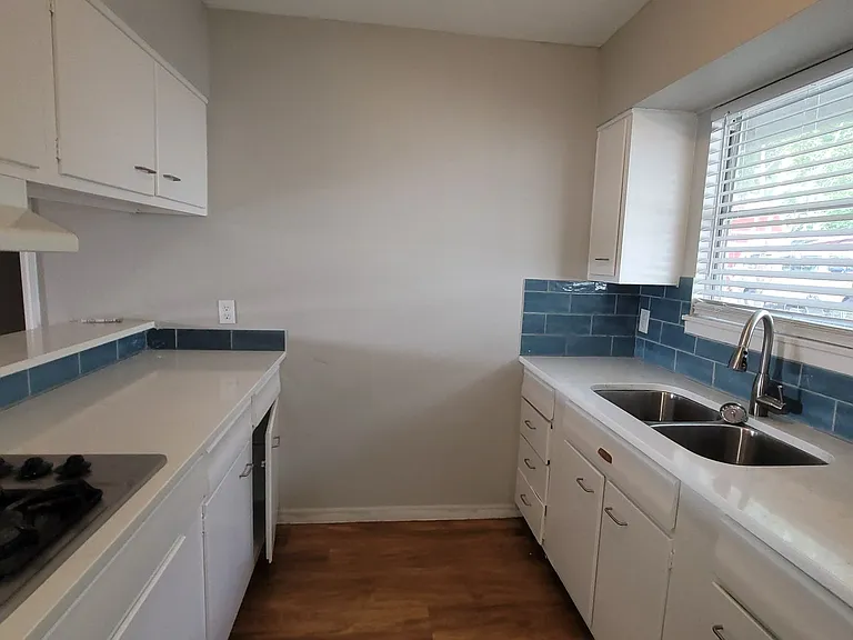 110-122 San Angelo Blvd — Photo 9