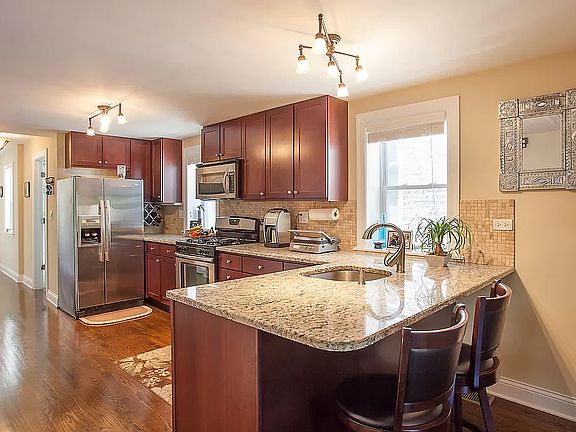3rd image of 1430 N Campbell Ave #2