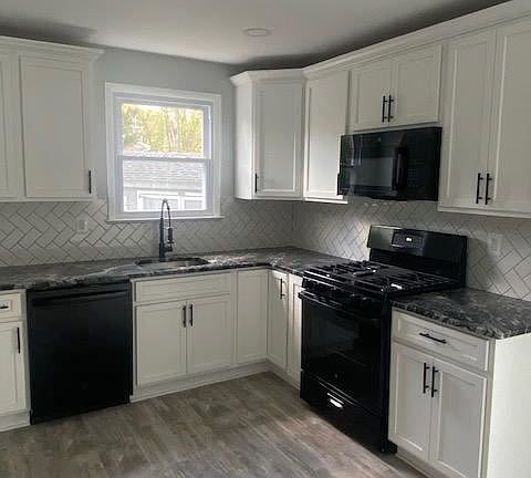 3rd image of 139 Nelson Ave