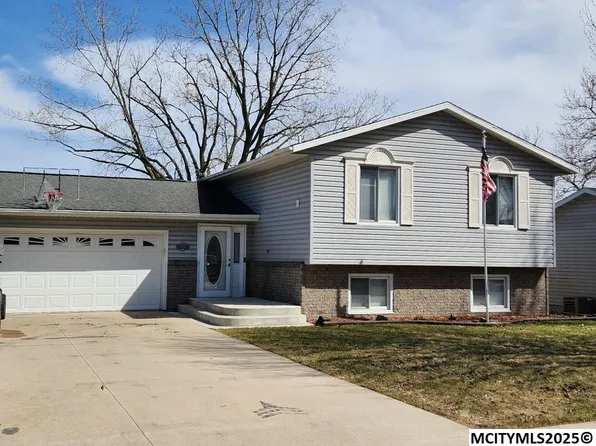 1104 S 15th St, Clear Lake, IA 50428