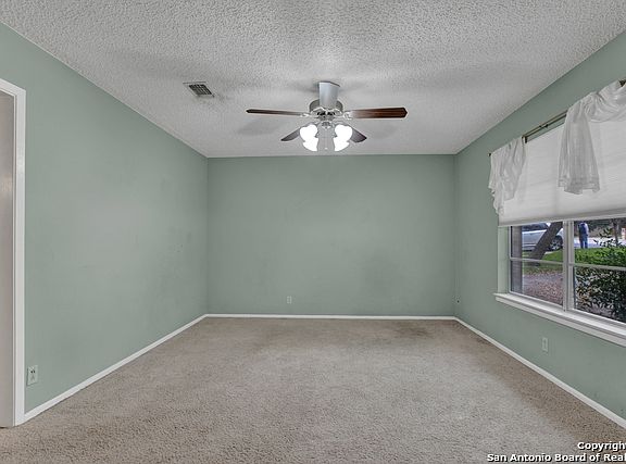 4th image of 861 Twin Oaks Dr