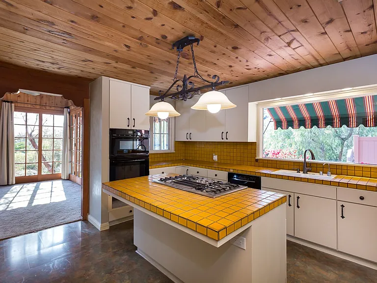 8873 Golf Dr — Photo 18