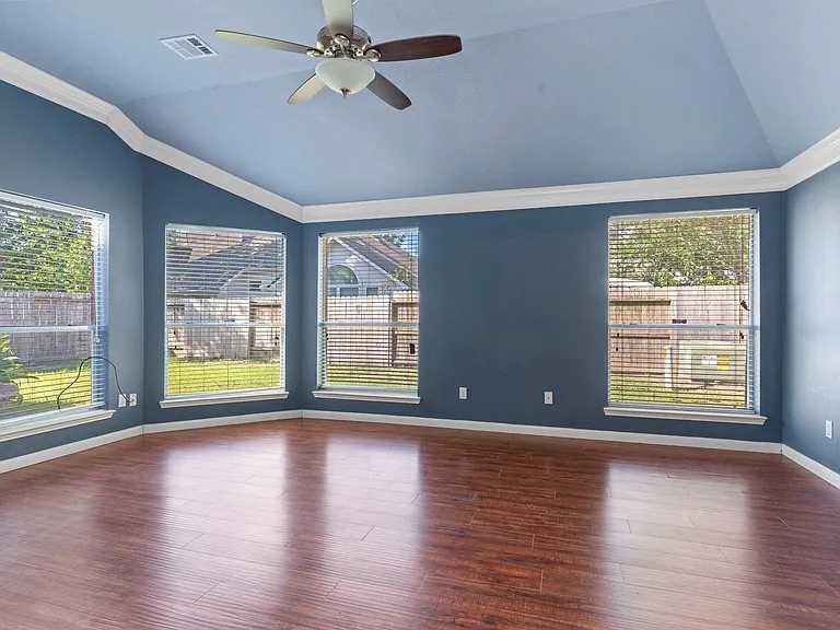 10415 Courtley St — Photo 18