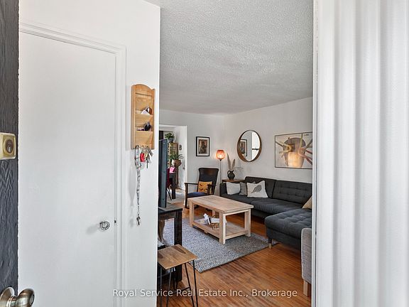 5th image of 152 Harmony Rd S