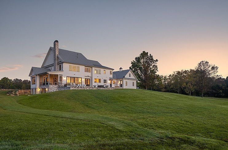 2nd image of 5605 Pleasant Valley Rd