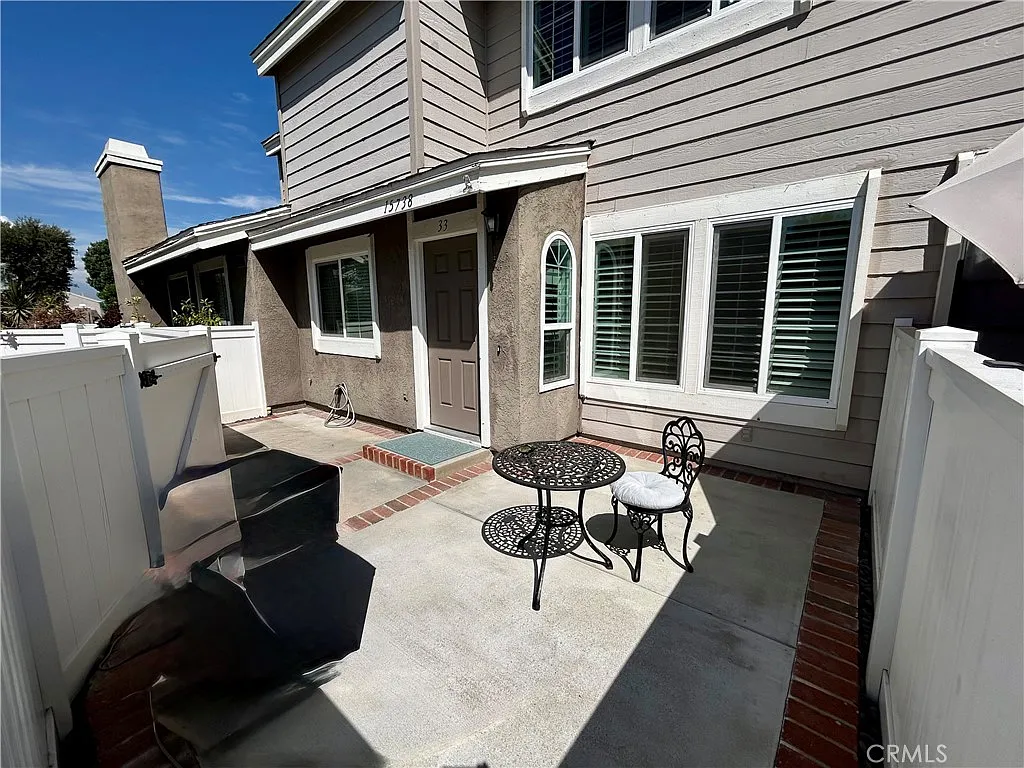 3 bed, 2.5 bath, 1397 sqft, $3,400 — Photo 3