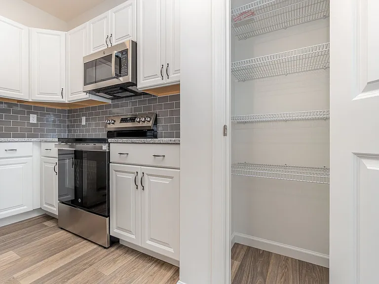 7869 Oak Brook Dr — Photo 12
