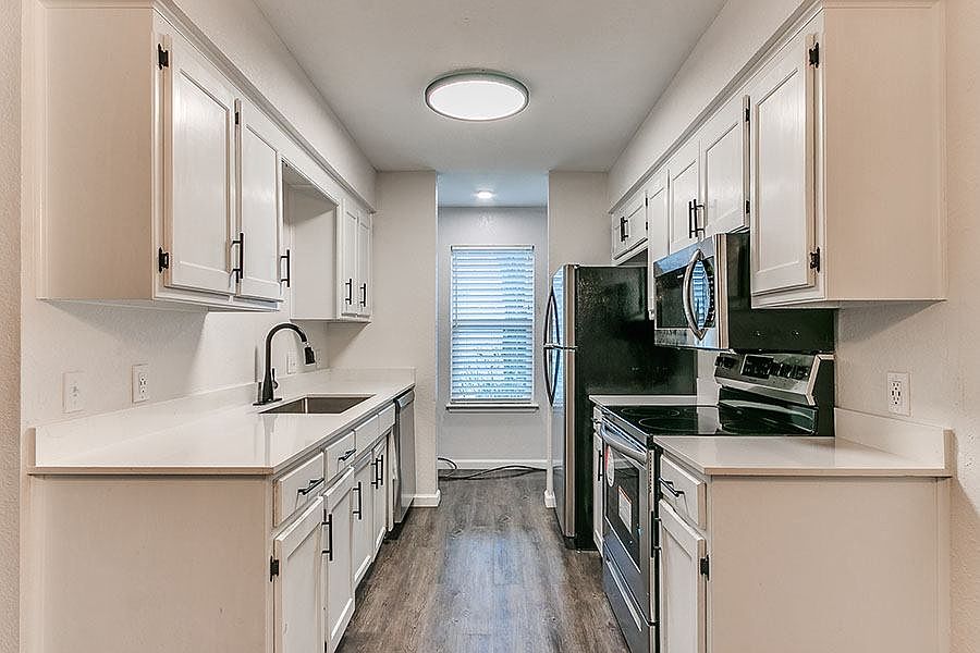 1st image of 1112 SE 14th St #1606