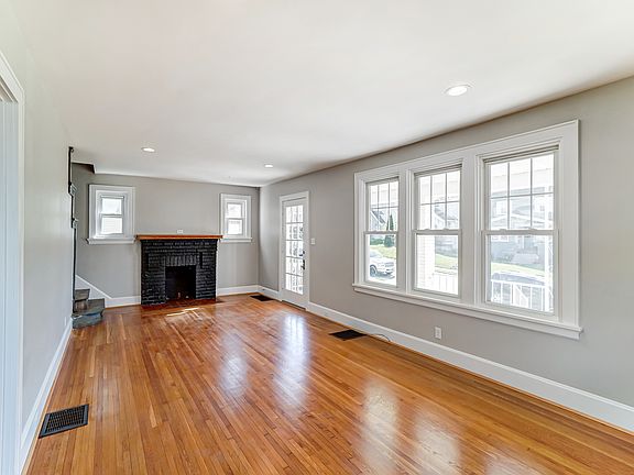 3rd image of 3572 Vista Ave