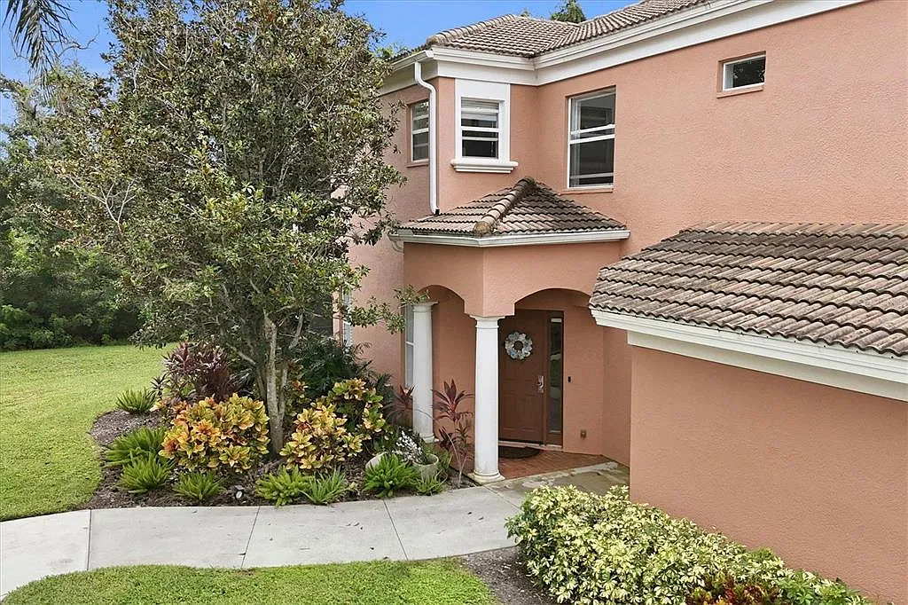 4 bed, 3.0 bath, 2039 sqft, $5,900 — Photo 3
