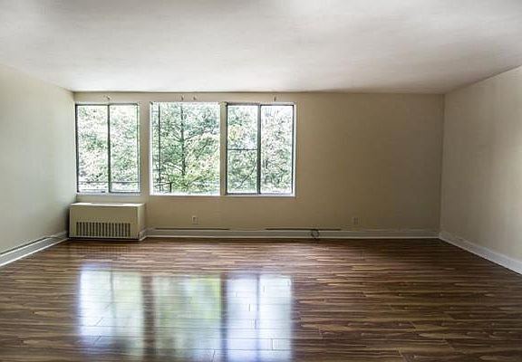 3rd image of 5 Longwood Dr APT 4