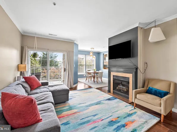 110 Watkins Pond Blvd #1-202, Rockville, MD 20850