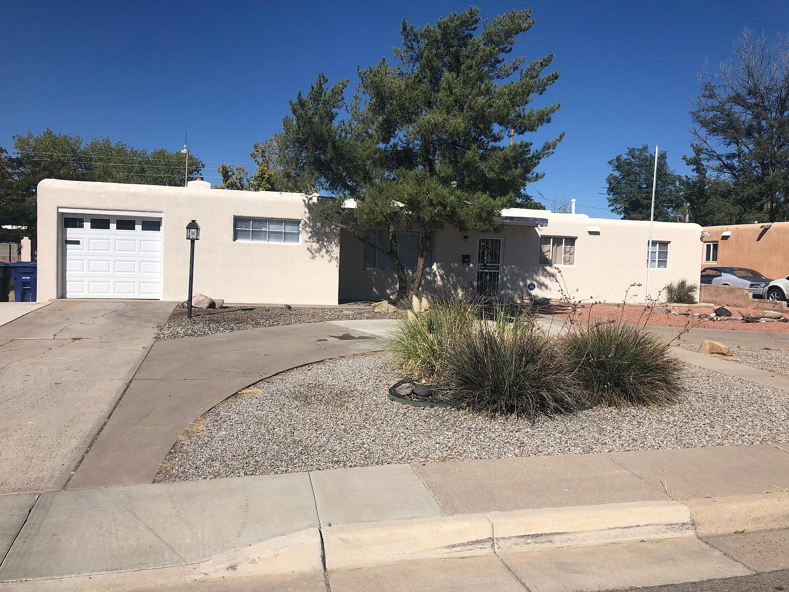 ne.★ 6213 Aztec Rd NE, Albuquerque, NM 87110 | Zillow
