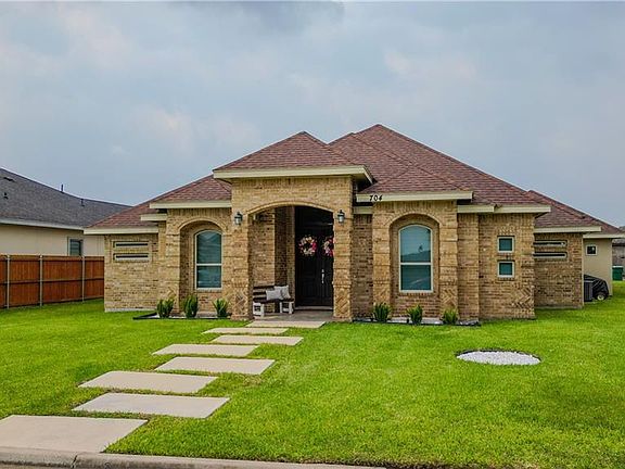 3rd image of 704 New Orleans Cir