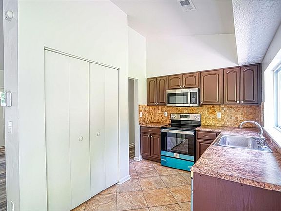 5th image of 9028 Huntwood Ln
