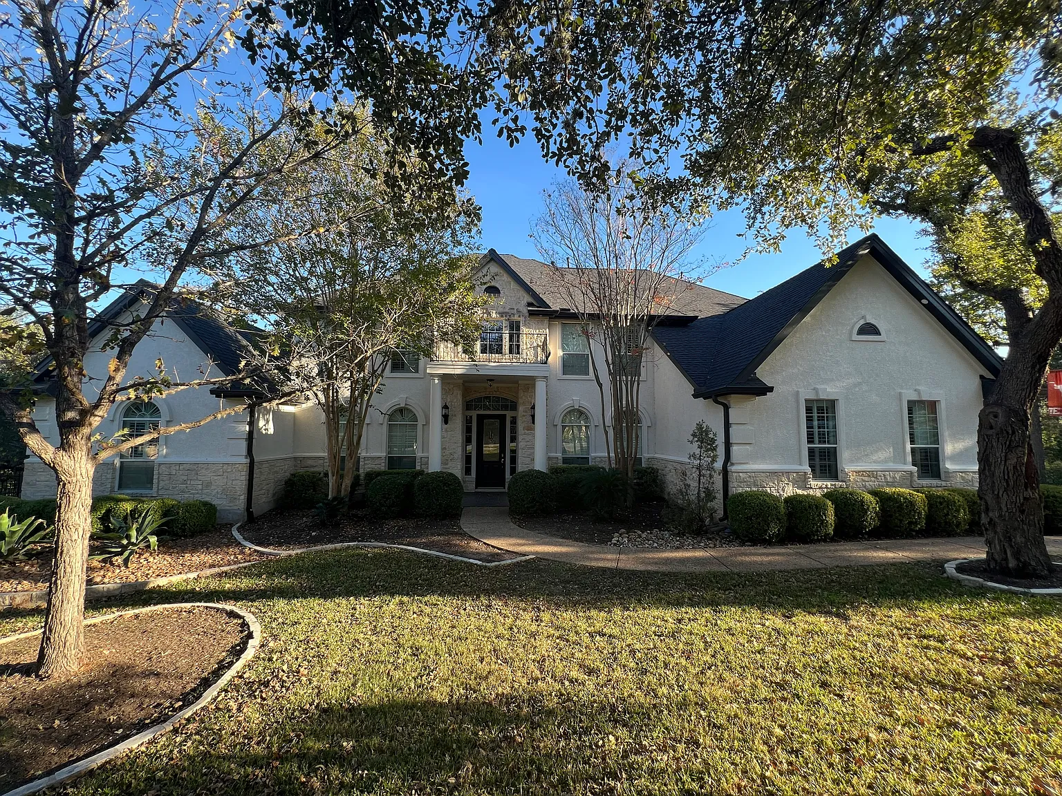 2815 Demona Dr — Photo 1