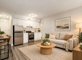 324 Cambridge Street N, Ottawa, ON K1R 7B5