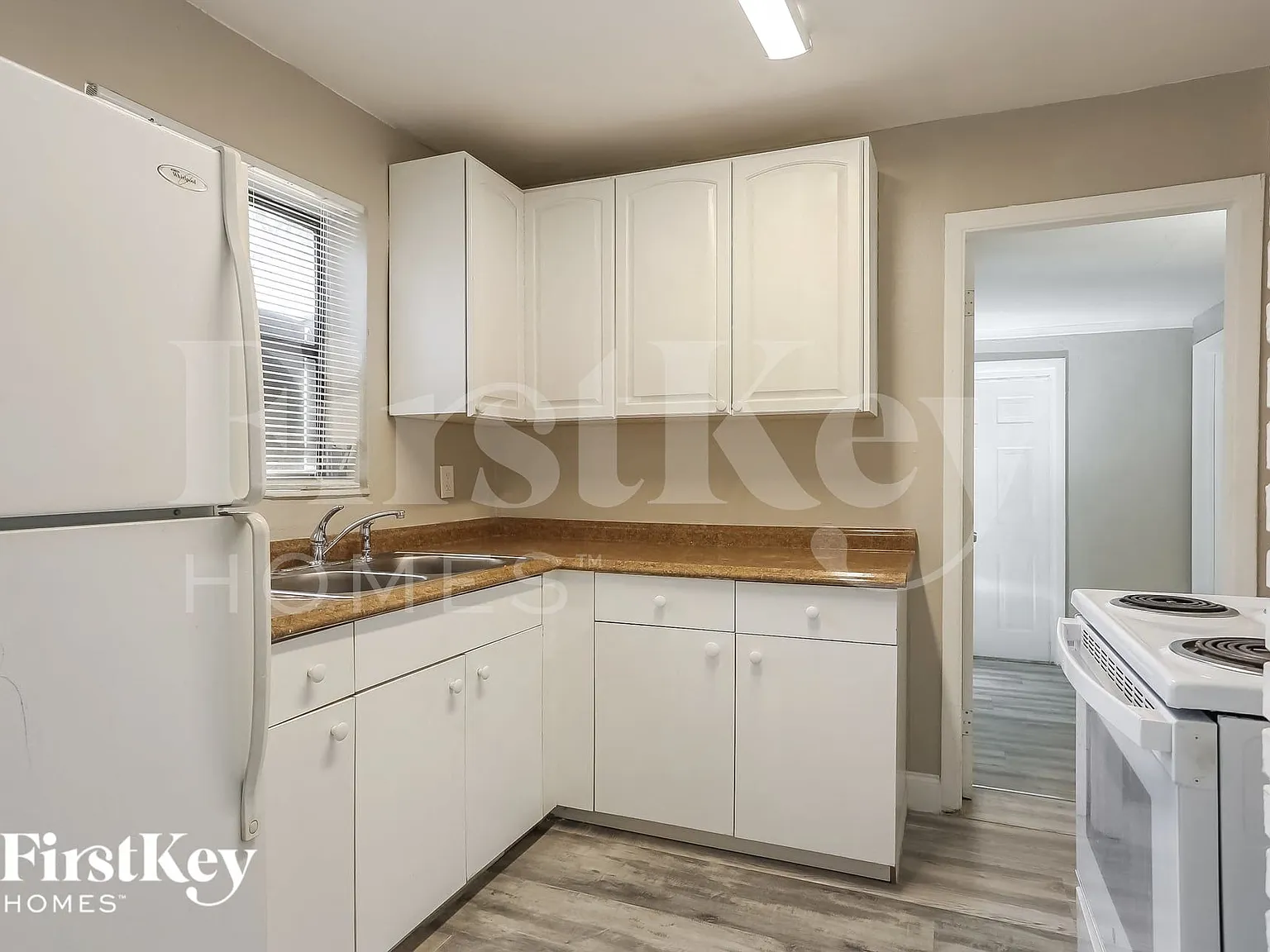 4 bed, 2.0 bath, 1288 sqft, $3,250 — Photo 4