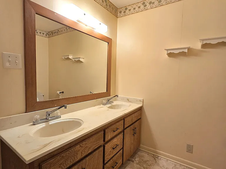 1514 State Highway 155 N — Photo 13