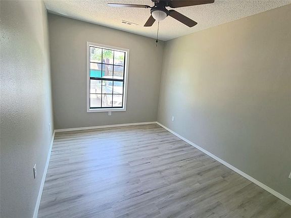 4th image of 3511 W Wood St