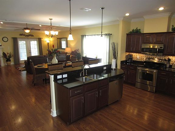 4th image of 1606 Shadowmoss Ave