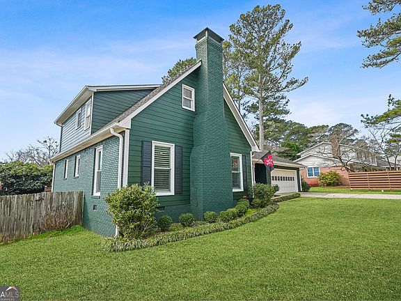 5th image of 208 Larcom Ln
