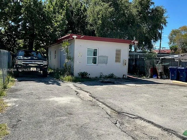 922 NW 2nd St #4 — Photo 11