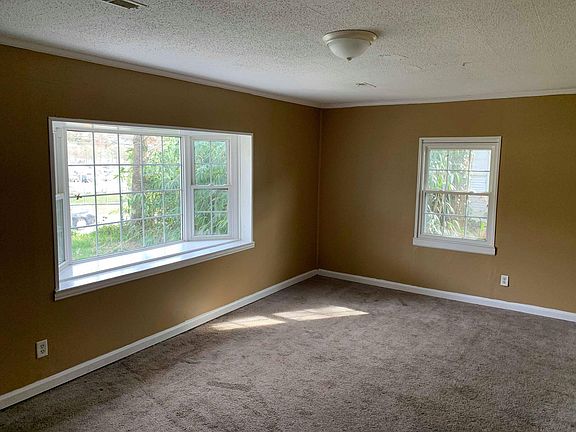 2nd image of 903 N Chamberlain Ave
