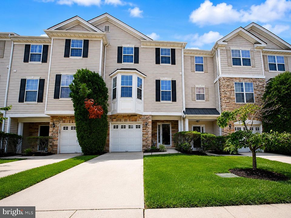 1st image of 111 Acorn Dr
