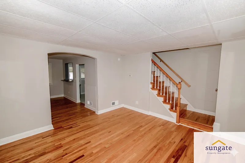 3 bed, 1.0 bath, 1008 sqft, $1,750 — Photo 4