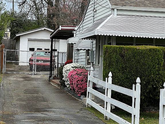 2nd image of 553 Frasier St