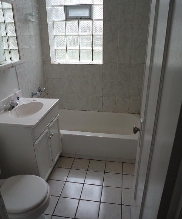 2nd image of 1941 W Winnemac Ave #1941GDN
