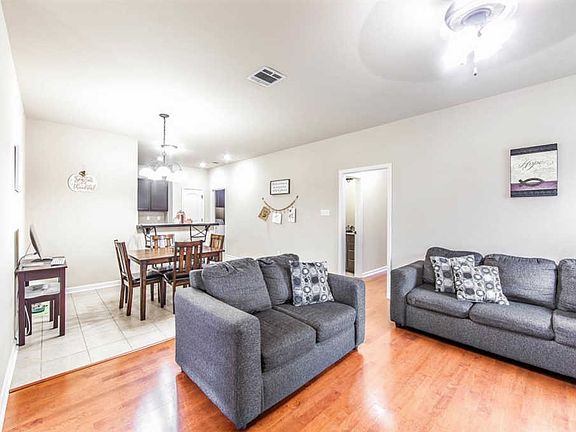 4th image of 222 Southern Cir