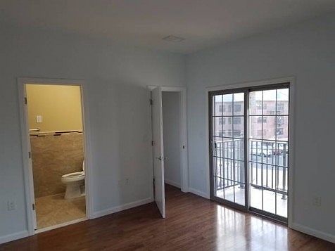 4th image of 140 Logan Ave #2